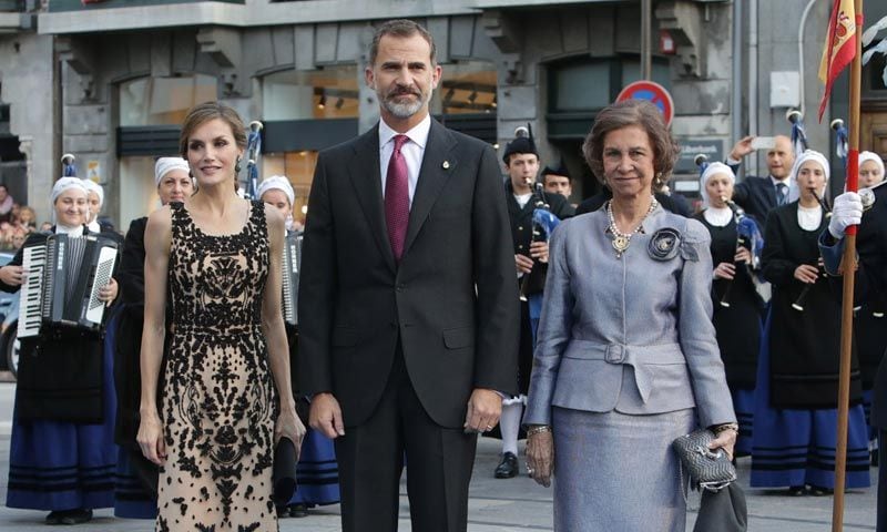 El recuerdo del rey Felipe a sus hijas Leonor y Sofía en la entrega de los Premios Princesa de Asturias