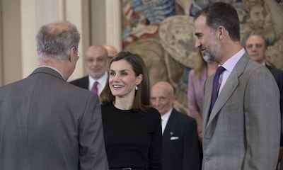 El feliz reencuentro de la Reina con amigos y antiguos compañeros de Televisión Española