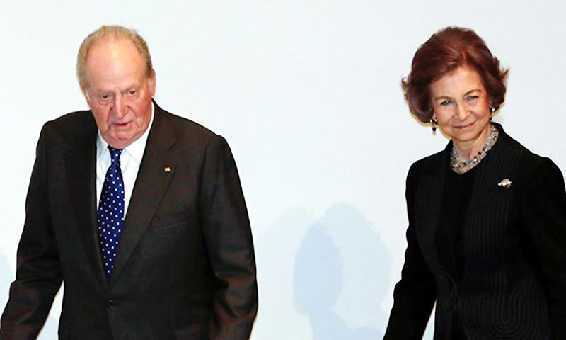 Los reyes Juan Carlos y Sofía entregan la medalla de Alfonso X a Francisco Luzón, 'ejemplo de grandeza'