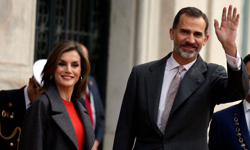 Una cazadora de aviador de Obama, velas aromáticas... Los regalos que recibieron los Reyes en 2016
