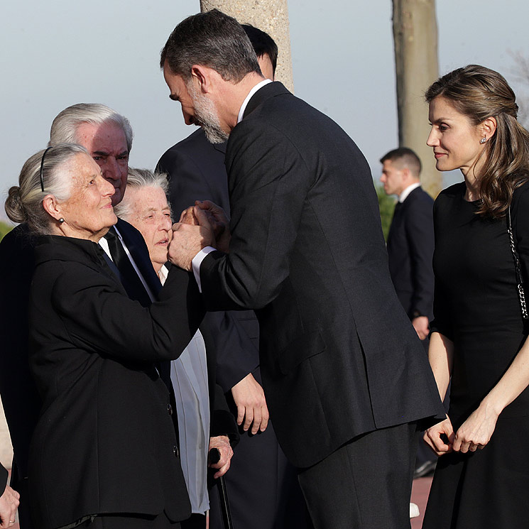 Los Reyes despiden a Alicia Borbón-Parma, tía del rey Juan Carlos