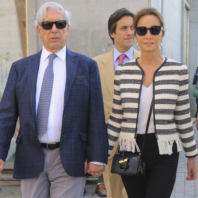 Isabel Preysler con Mario Vargas Llosa, la infanta Elena con su hija... tarde de toros en Sevilla