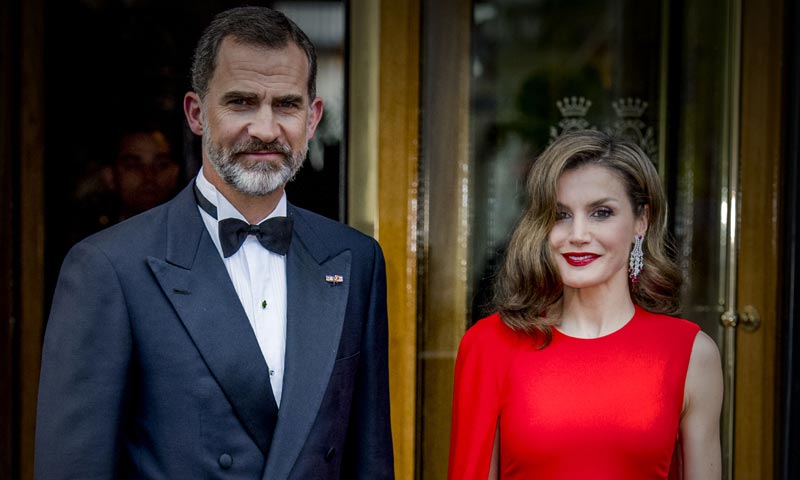 Don Felipe y doña Letizia celebran junto al rey Guillermo de Holanda su 50º cumpleaños