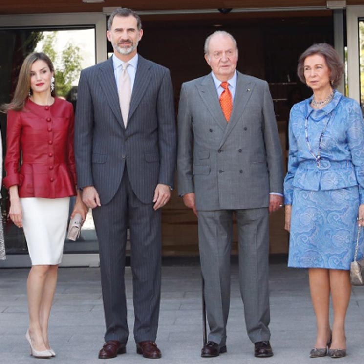 Los Reyes celebran su aniversario de boda con los reyes Juan Carlos y Sofía