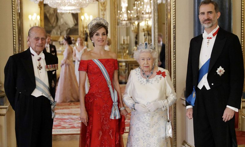 El Palacio de Buckingham se viste de gala en honor de don Felipe y doña Letizia