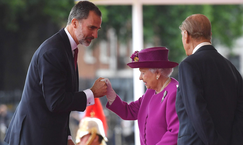 Isabel II concede al rey Felipe la máxima distinción del Reino Unido