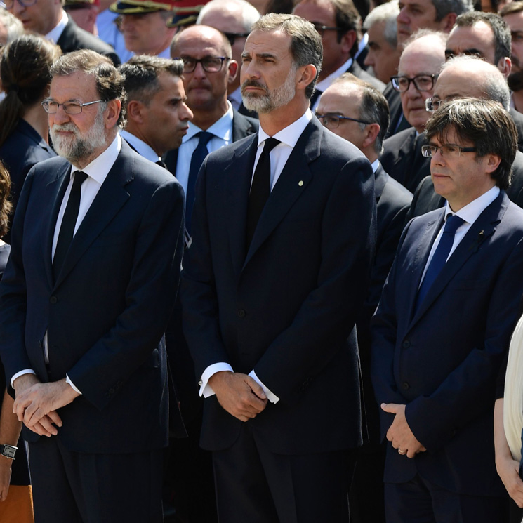 El minuto de silencio por las víctimas del atentado termina al grito de 'No tengo miedo'