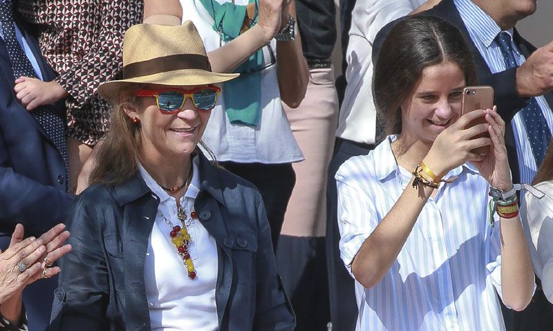 La infanta Elena y Victoria Federica, dos espectadoras de excepción de la Fiesta Nacional