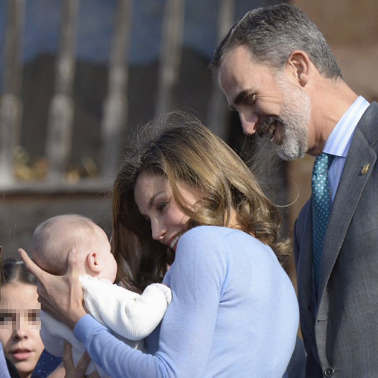 Don Felipe y doña Letizia muestran su lado más paternal en Asturias