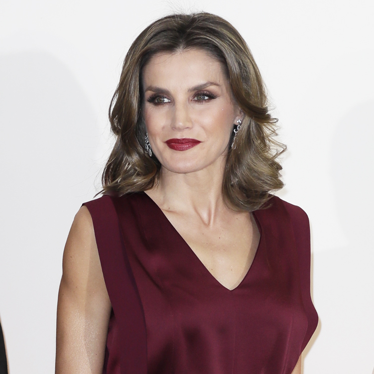 La reina Letizia preside por primera vez en solitario los premios Mariano de Cavia