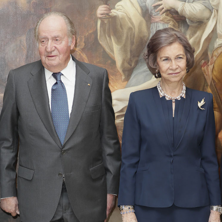 Los reyes Juan Carlos y Sofía entregan juntos la medalla de la Real Academia de Bellas Artes de San Fernando