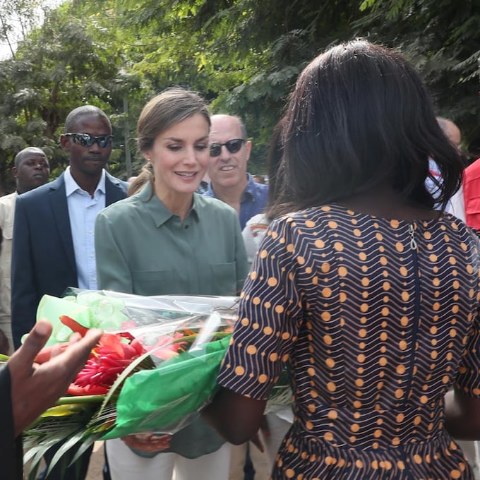 Diario de viaje: la reina Letizia, una más durante su visita a una granja senegalesa