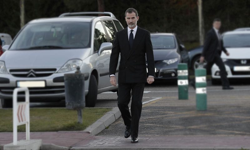 El rey Felipe VI da su último adiós a su tutor Aurelio Menéndez