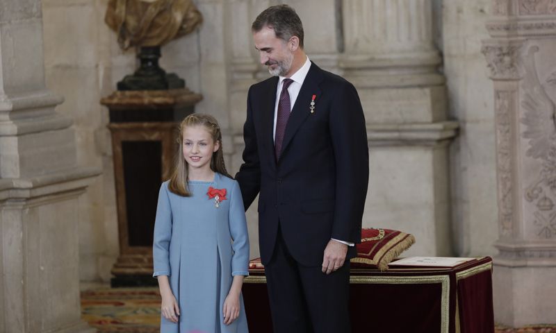 Guiños familiares y momentos emotivos, la princesa Leonor recibe el Toisón de Oro de manos de Felipe VI