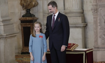 Guiños familiares y momentos emotivos, la princesa Leonor recibe el Toisón de Oro de manos de Felipe VI