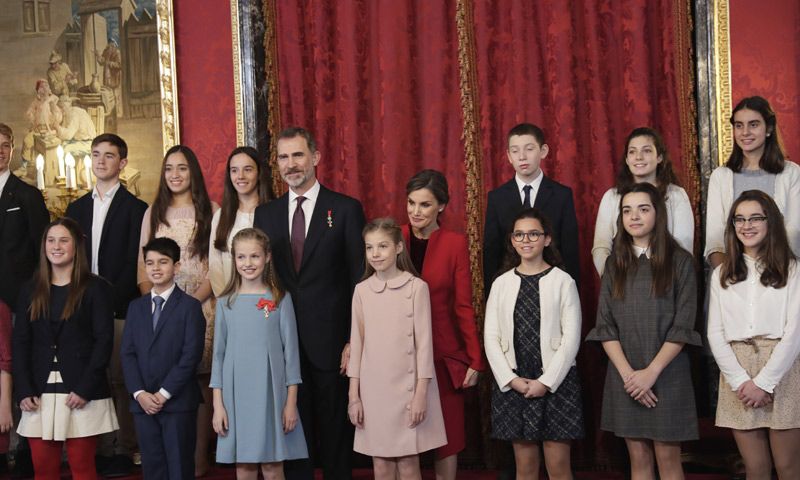 Fotogalería: la generación de Leonor entra en palacio y comparte con ella su gran día