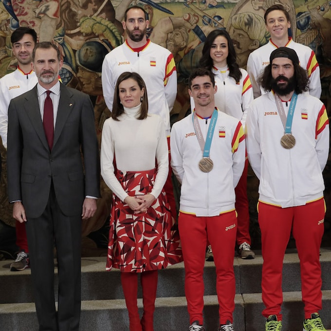 Tras el frío de Corea del Sur, los deportistas españoles reciben la cálida bienvenida de los Reyes
