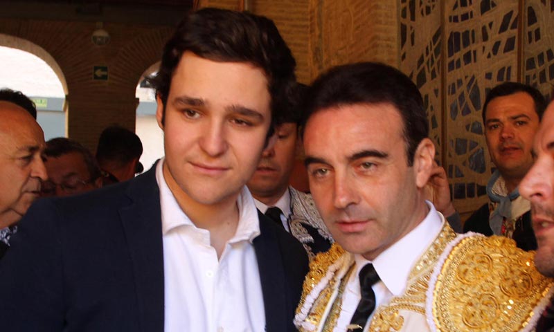 Felipe de Marichalar aplaude el éxito de Enrique Ponce en la feria de fallas