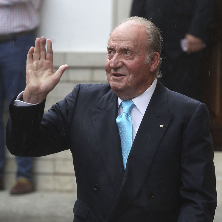 El rey Juan Carlos ingresa en el hospital para ser operado de la rodilla
