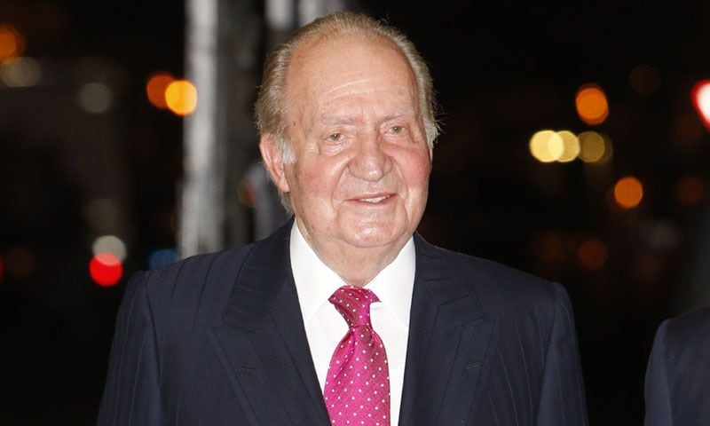 El rey Juan Carlos, operado de la rodilla con éxito