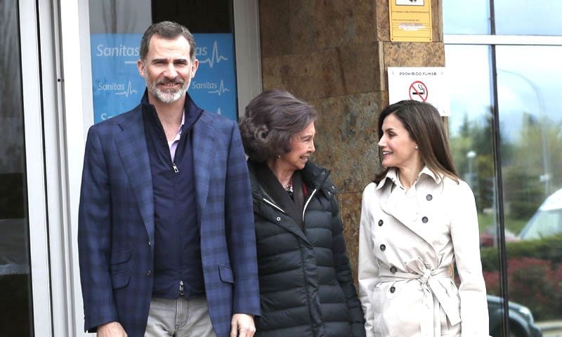 La reina Letizia y la reina Sofía visitan juntas a don Juan Carlos tras el polémico vídeo en Palma