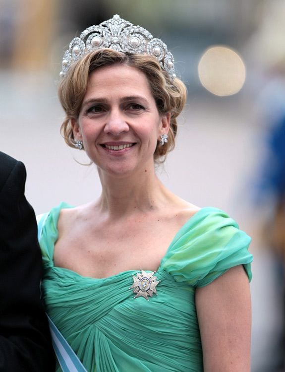 La reina Letizia estrena la tiara de Cartier en la cena de gala en