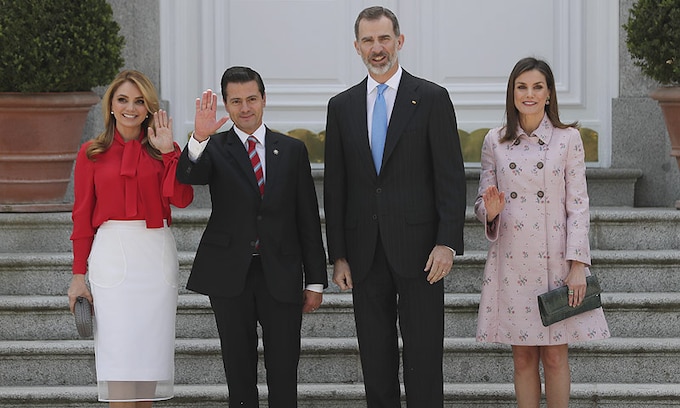 Los Reyes ofrecen un almuerzo al presidente Enrique Peña Nieto y su mujer, Angélica Rivera