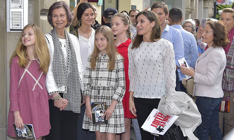 El plan familiar de la reina Letizia con sus hijas, su madre y doña Sofía antes de irse de viaje