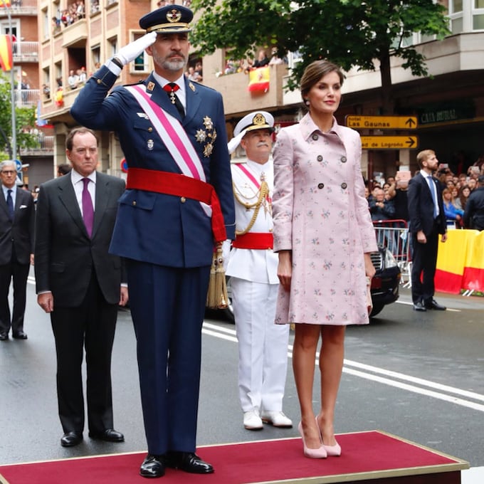 Los Reyes presiden, por segunda vez fuera de Madrid, el tradicional desfile de las Fuerzas Armadas 