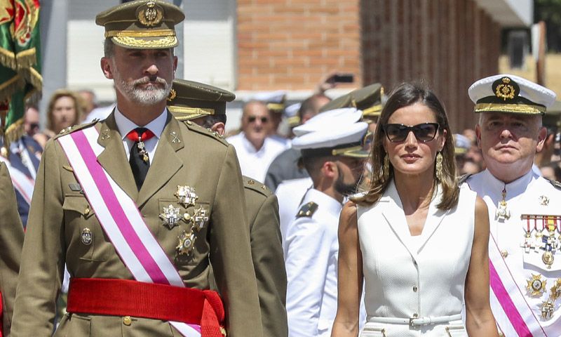 Los Reyes acuden a la entrega de los Reales Despachos en la Academia Central de la Defensa