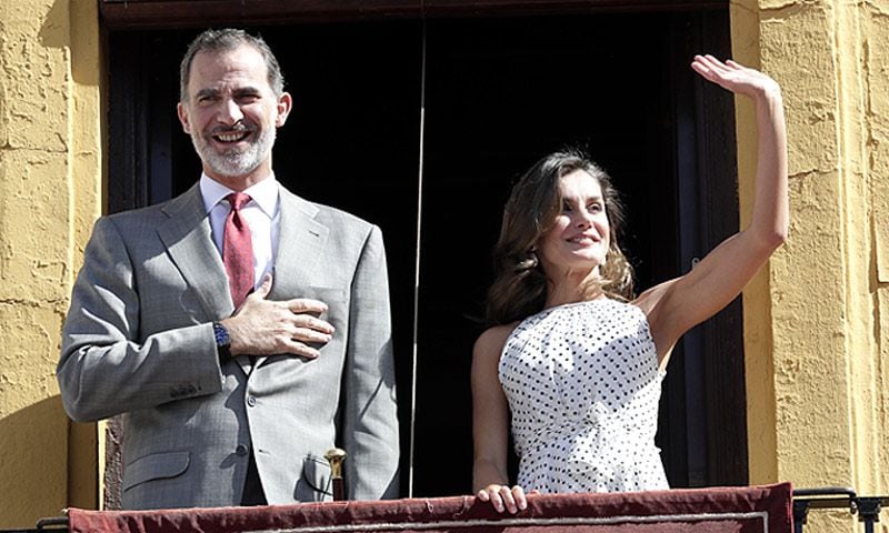 ¡Lleno total! Don Felipe y doña Letizia viven el día grande de Bailén