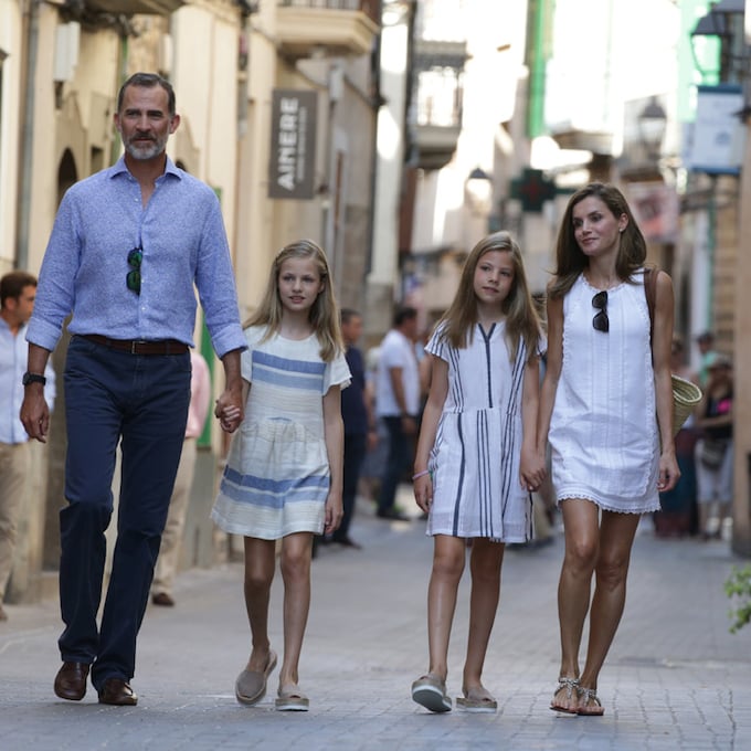 Comienzan las vacaciones reales: don Felipe, doña Letizia y sus hijas ya están en Palma de Mallorca