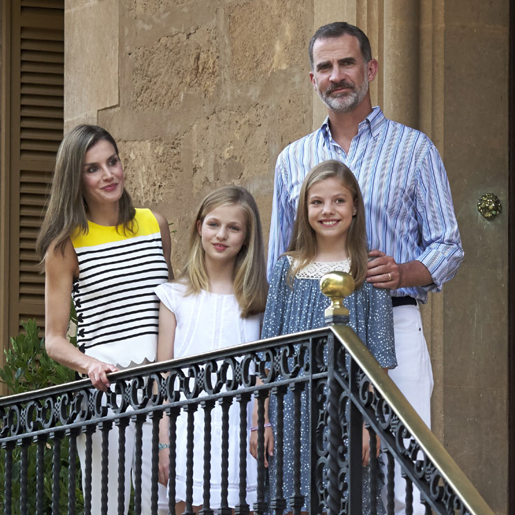 Los Reyes y sus hijas cambian Marivent por La Almudaina para su posado estival