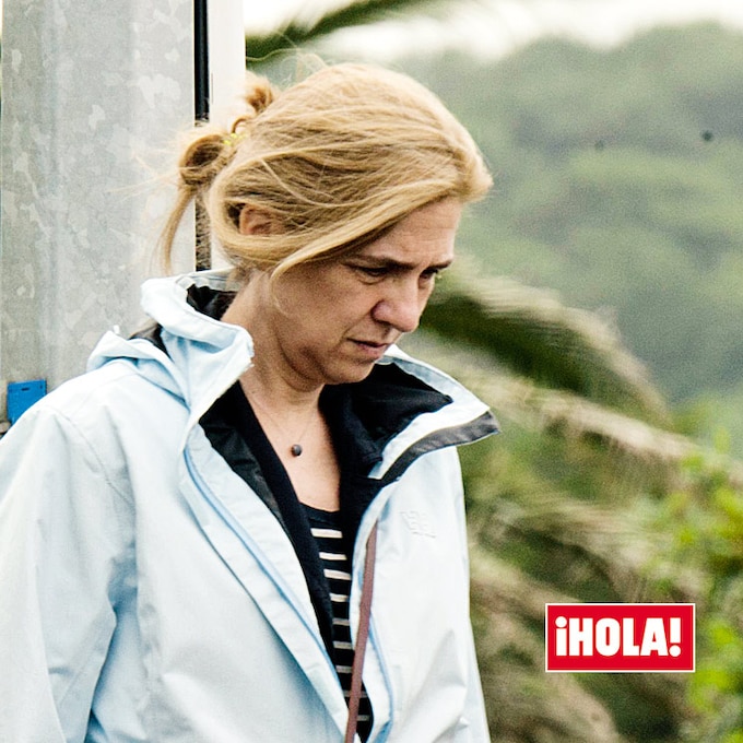 EXCLUSIVA en ¡HOLA!: las vacaciones más tristes de Doña Cristina, junto a sus hijos, en Bidart