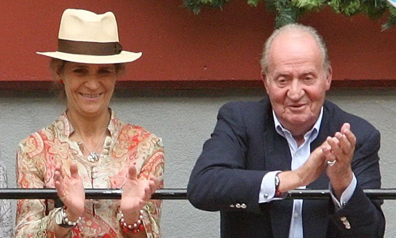 La razón que ha llevado a don Juan Carlos a reaparecer en San Sebastián junto a su hija, la infanta Elena