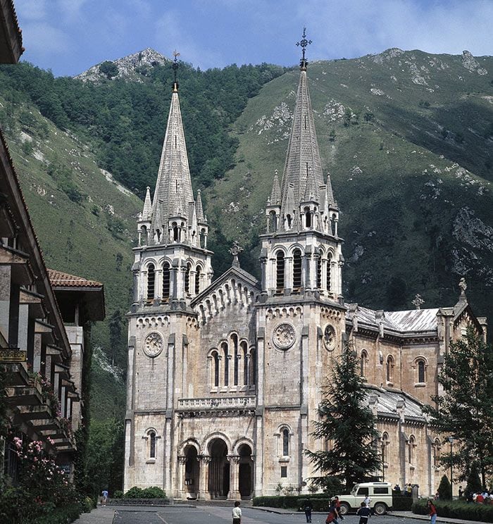 PRIMERA VISITA OFICIAL DE LA PRINCESA LEONOR A ASTURIAS. 8/09 Covadonga-gtres-z