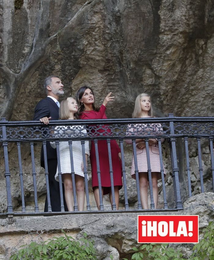 PRIMERA VISITA OFICIAL DE LA PRINCESA LEONOR A ASTURIAS. 8/09 Balcon-miradas-junco-z