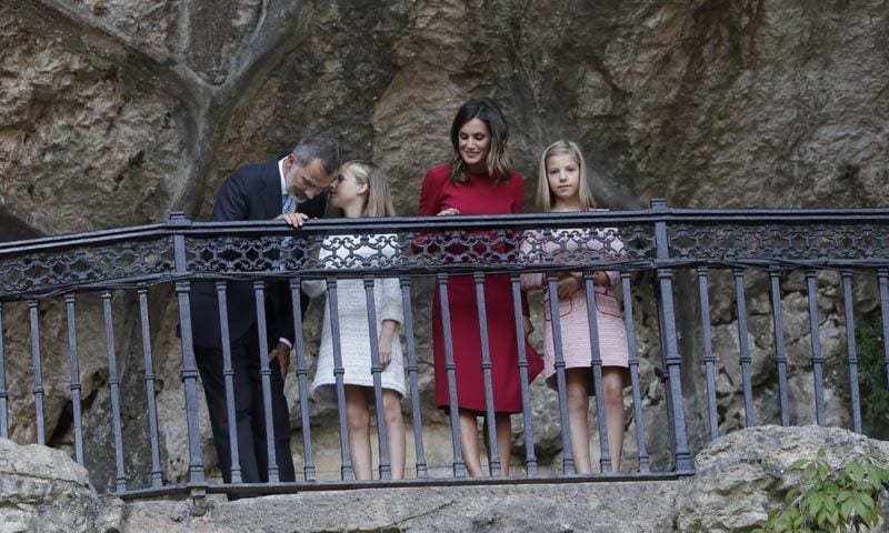 PRIMERA VISITA OFICIAL DE LA PRINCESA LEONOR A ASTURIAS. 8/09 Balcon-t