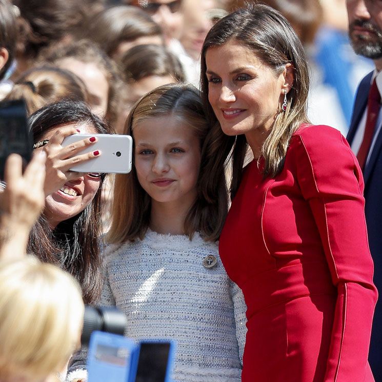 El espontáneo 'selfie' de la reina Letizia y la princesa Leonor