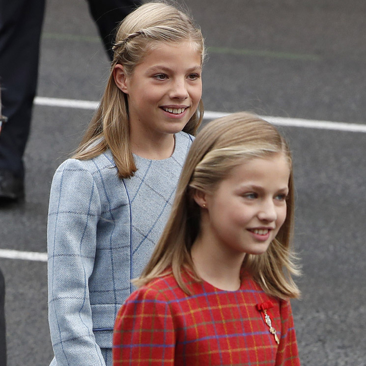 Así de sonriente y satisfecha vimos a la infanta Sofía el día que Leonor ejerció como Princesa en la Fiesta Nacional