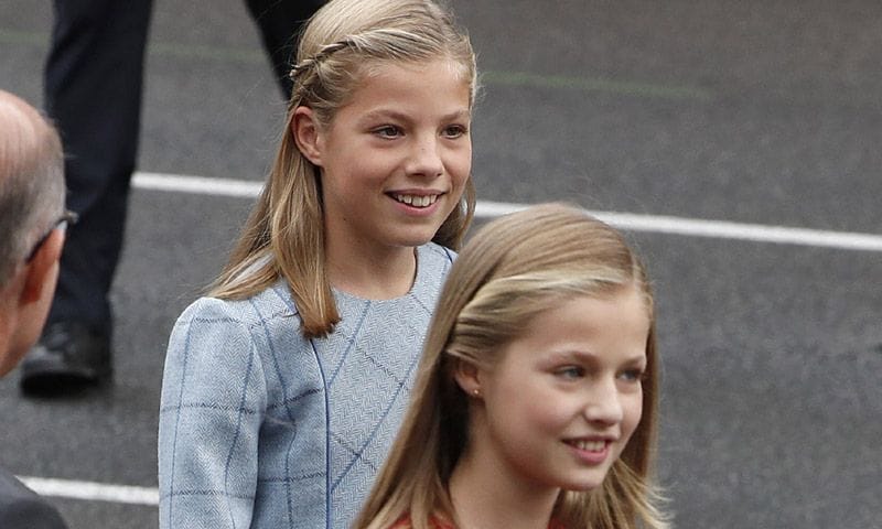 Así de sonriente y satisfecha vimos a la infanta Sofía el día que Leonor ejerció como Princesa en la Fiesta Nacional