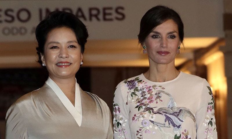 Doña Letizia y Peng Liyuan en el Teatro Real 