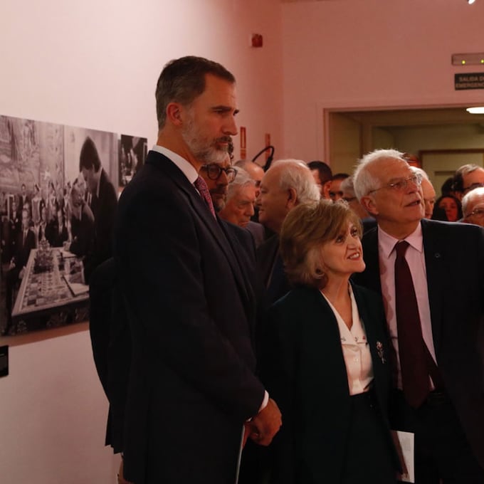 Felipe VI inaugura una exposición conmemorativa de los 40 años de la Constitución antes de viajar a México