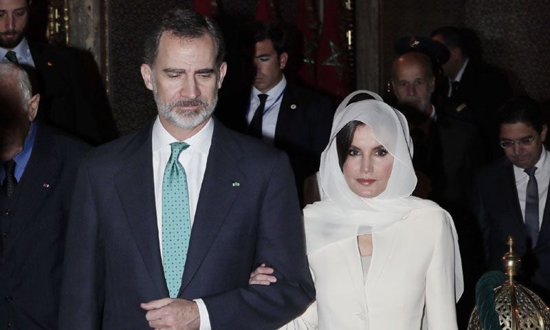 Los Reyes recuerdan al padre y al abuelo de Mohamed VI con una ofrenda floral