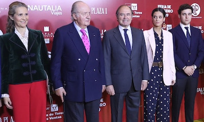 Con un pequeño moratón, su hija mayor y dos de sus nietos: don Juan Carlos acude a Las Ventas