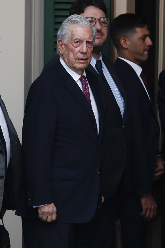 VISITA DE ESTADO A ARGENTINA. DEL 25 AL 26 DE MARZO - Página 10 Vargas-llosa-gtres-a