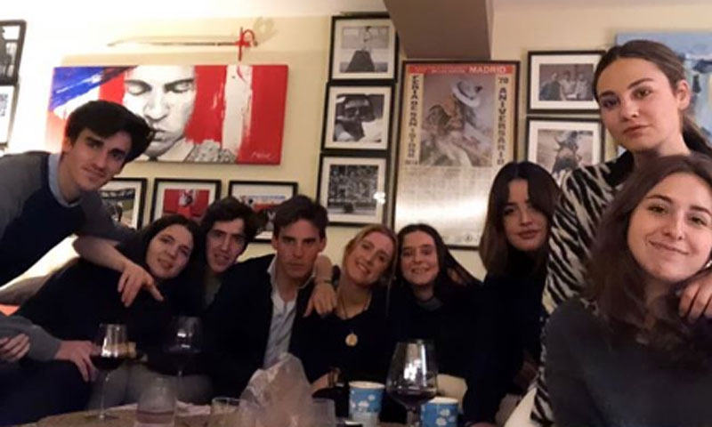 Victoria Federica, de barbacoa con amigos para despedir a Gonzalo Caballero