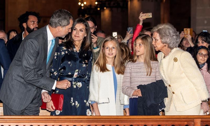 Sonrisas y confidencias en la Catedral de Palma para dejar atrás las rencillas del año pasado