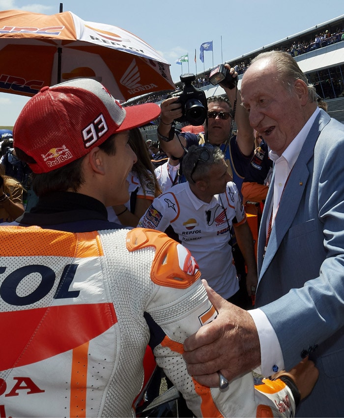 El rey Juan Carlos, la sorpresa del Gran Premio de Motos
