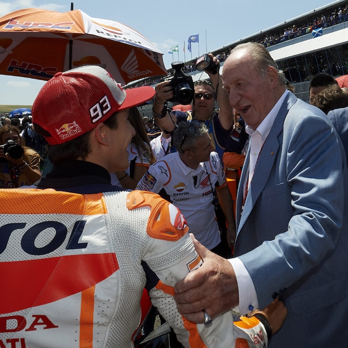 El rey Juan Carlos, la sorpresa del Gran Premio de Motos de Jerez 